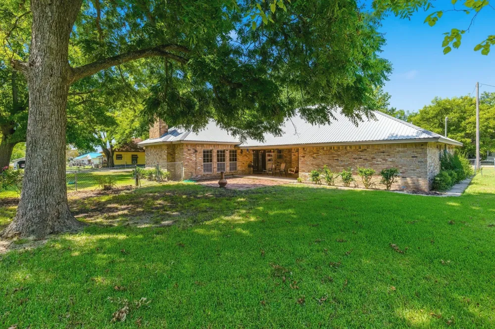301 Paris Street Pecan Gap, TX 75469
