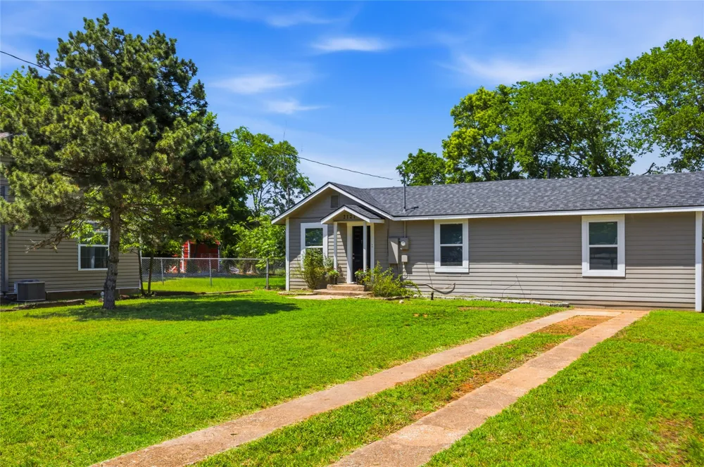 2121 W Bond Street Denison, TX 75020