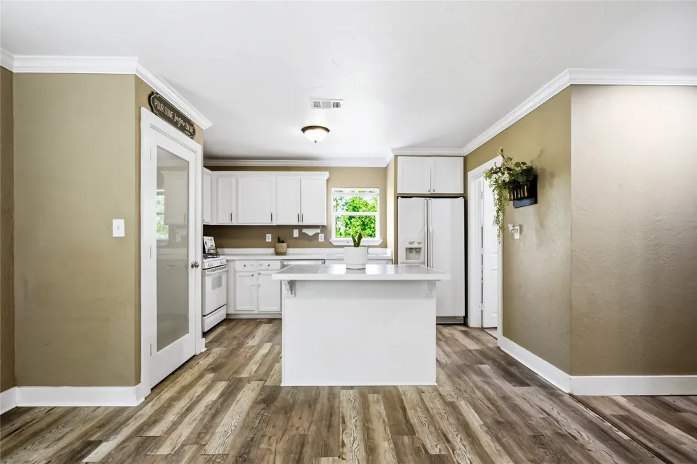 2121 W Bond Street Denison, TX 75020