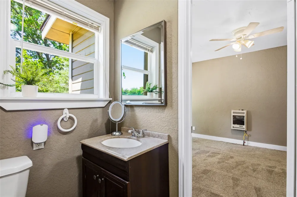 2121 W Bond Street Denison, TX 75020