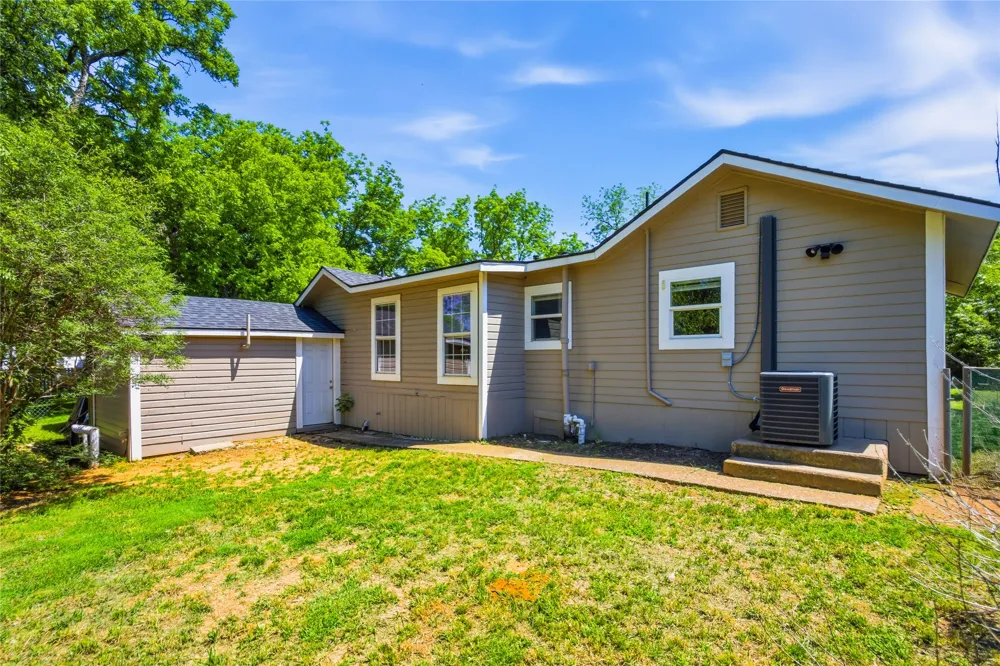 2121 W Bond Street Denison, TX 75020