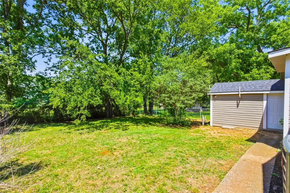 2121 W Bond Street Denison, TX 75020