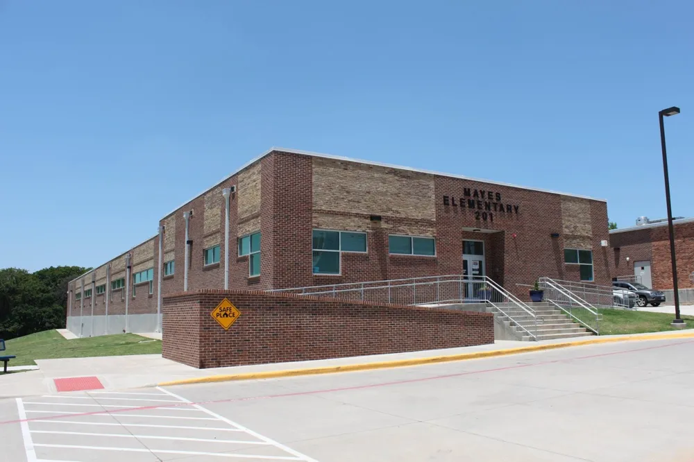 2121 W Bond Street Denison, TX 75020