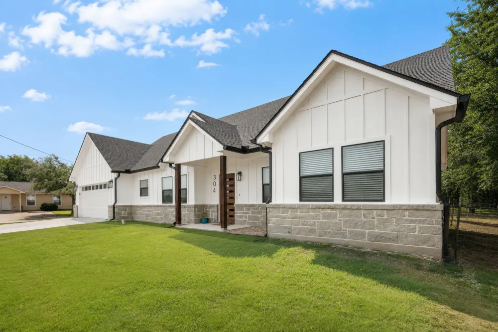 304 E Adams Street Riesel, TX 76682