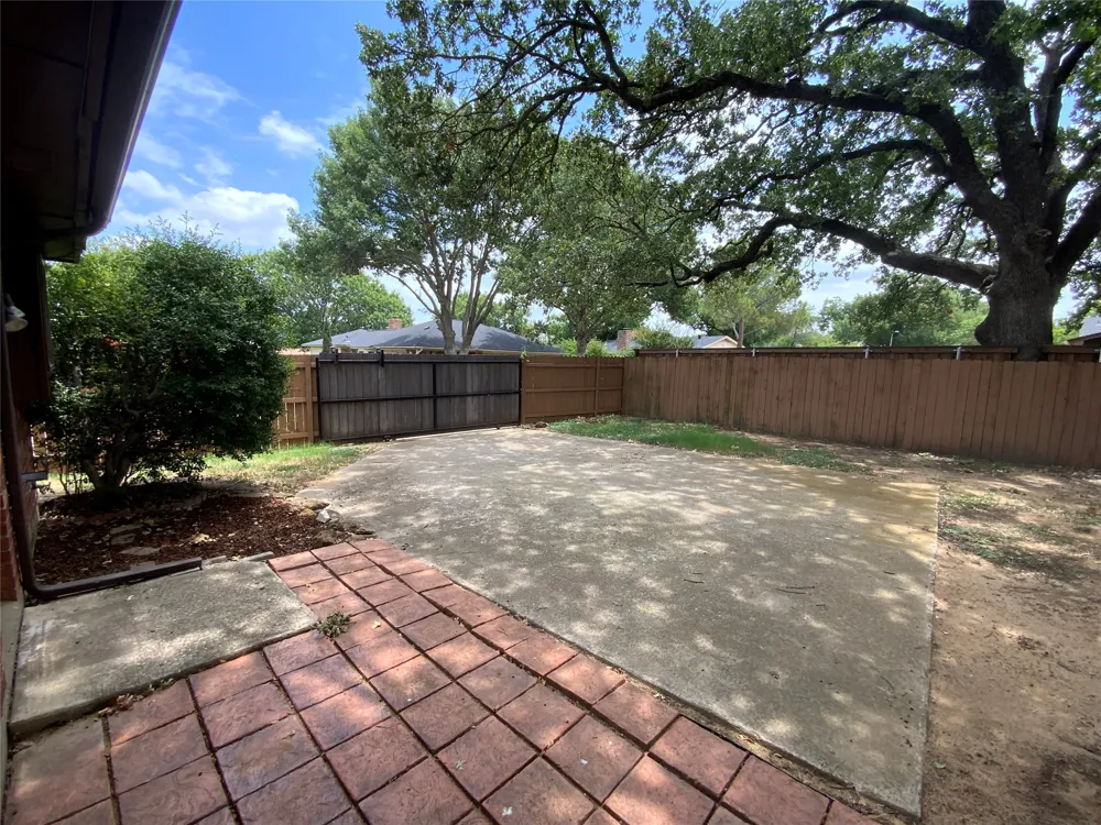 2316 Dalewood Lane Bedford, TX 76022