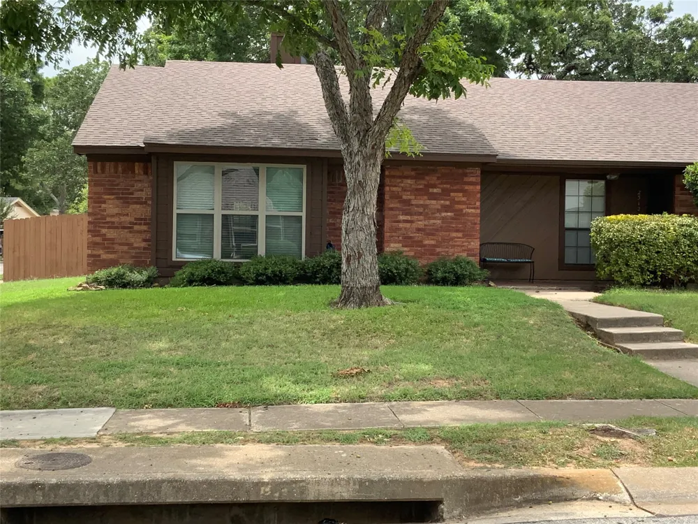 2316 Dalewood Lane Bedford, TX 76022