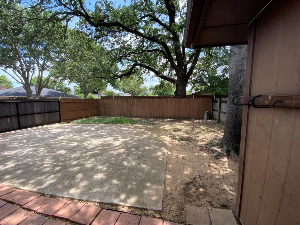 2316 Dalewood Lane Bedford, TX 76022