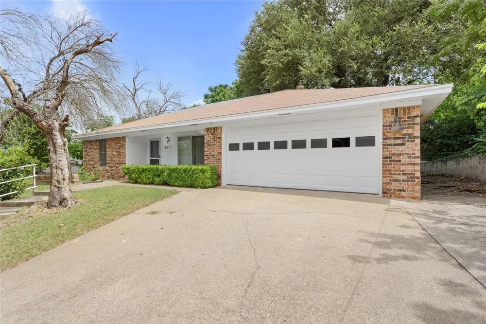 1017 Wedgewood Drive Woodway, TX 76712