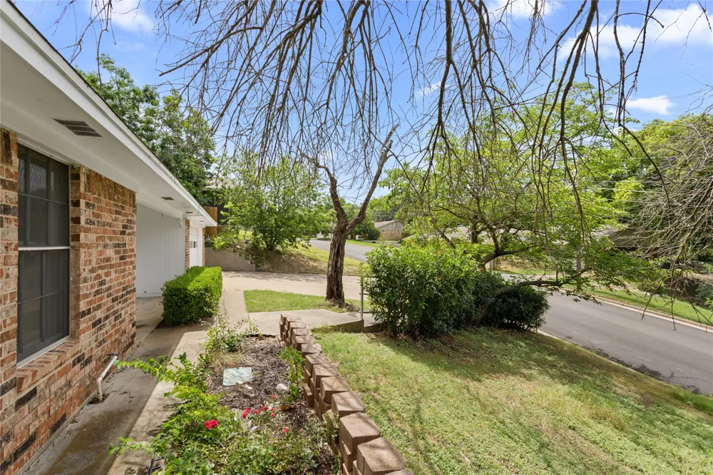 1017 Wedgewood Drive Woodway, TX 76712