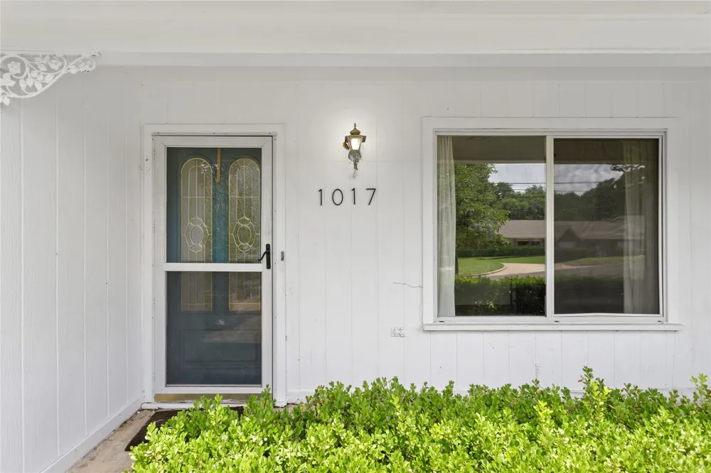 1017 Wedgewood Drive Woodway, TX 76712