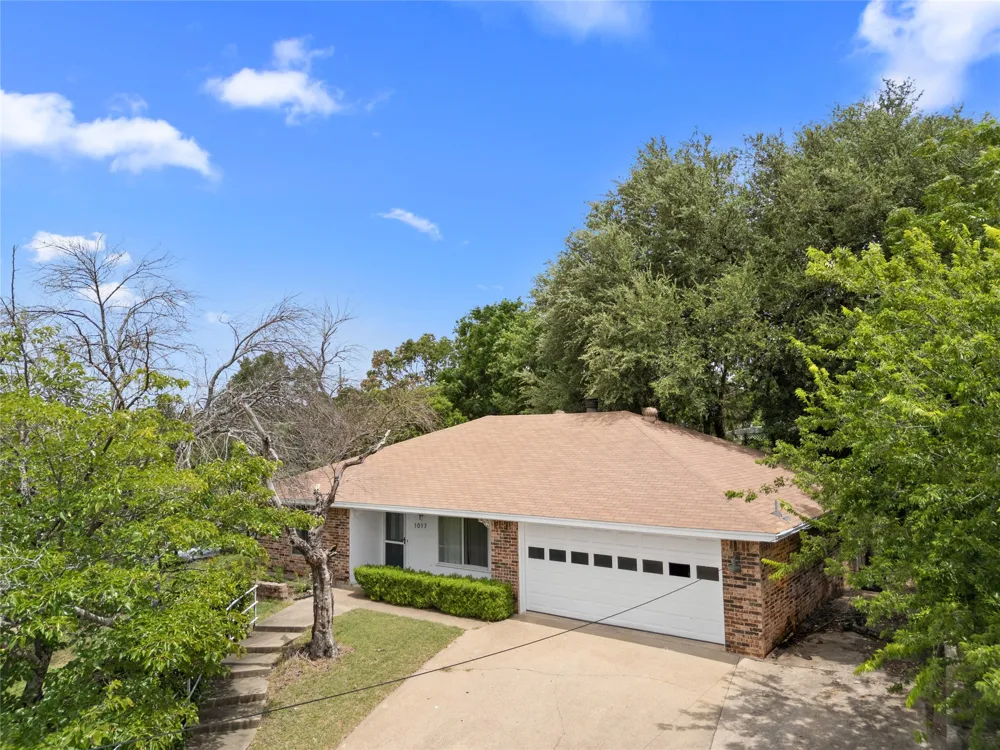1017 Wedgewood Drive Woodway, TX 76712
