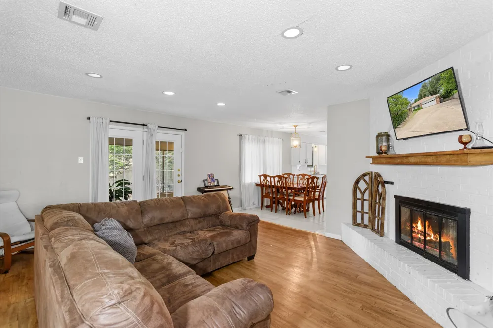 1017 Wedgewood Drive Woodway, TX 76712