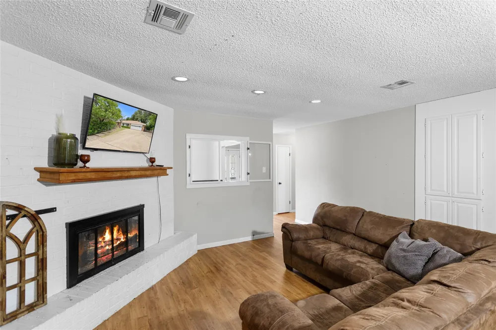 1017 Wedgewood Drive Woodway, TX 76712