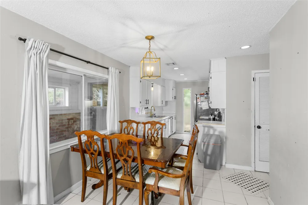 1017 Wedgewood Drive Woodway, TX 76712