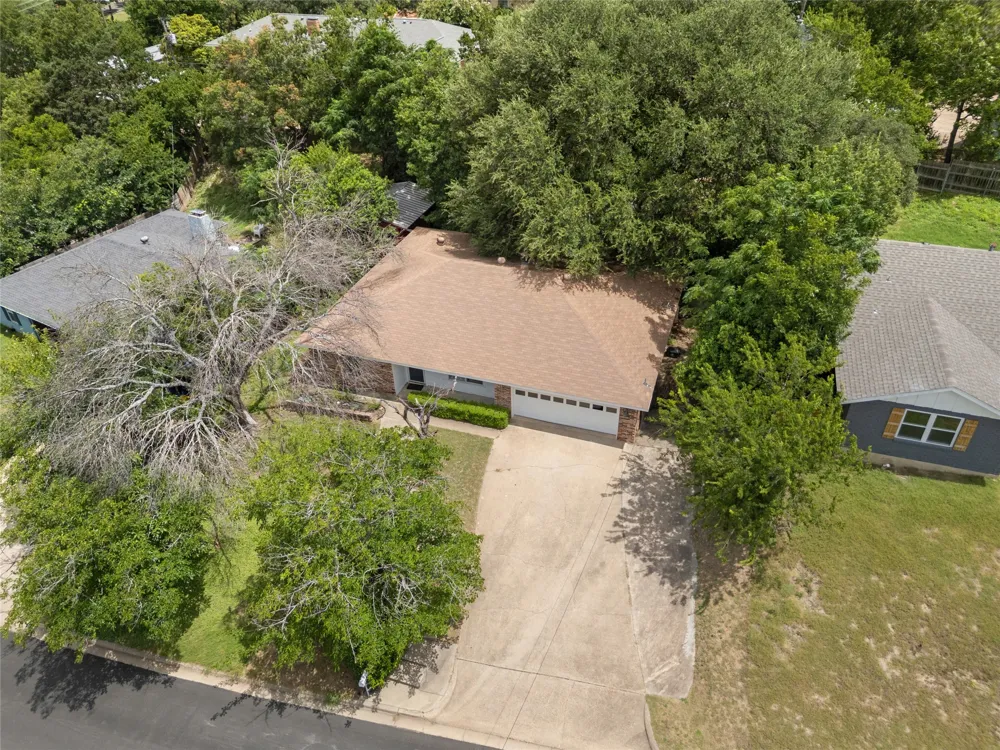 1017 Wedgewood Drive Woodway, TX 76712