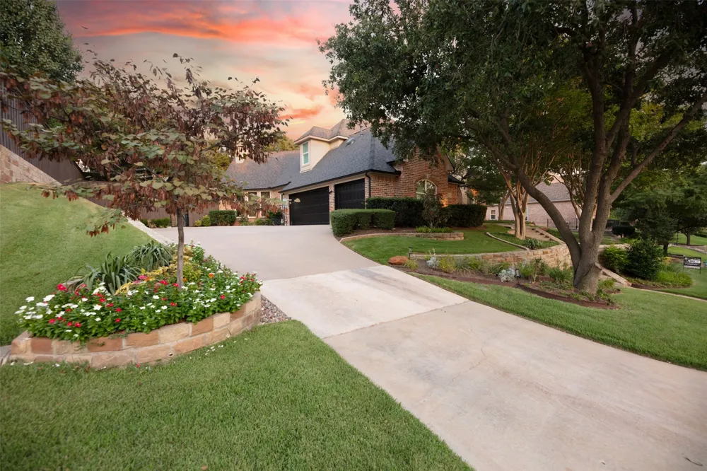 805 Lake Breeze Drive Highland Village, TX 75077