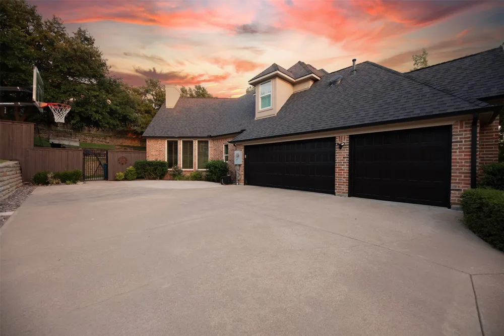 805 Lake Breeze Drive Highland Village, TX 75077