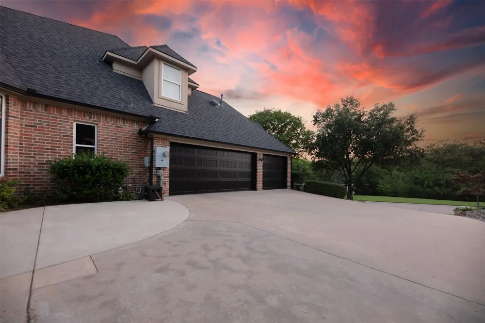 805 Lake Breeze Drive Highland Village, TX 75077