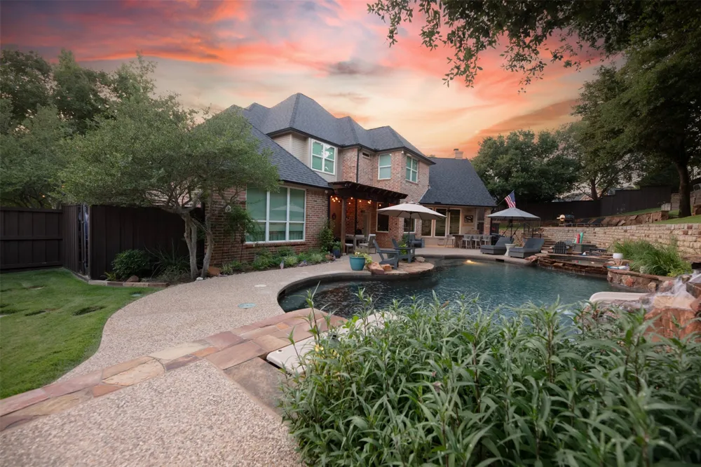 805 Lake Breeze Drive Highland Village, TX 75077