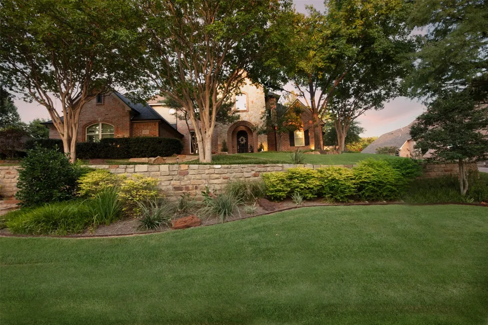 805 Lake Breeze Drive Highland Village, TX 75077
