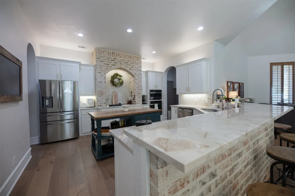 805 Lake Breeze Drive Highland Village, TX 75077