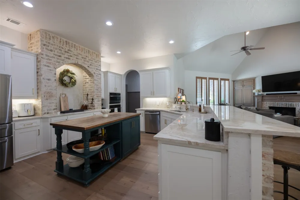 805 Lake Breeze Drive Highland Village, TX 75077