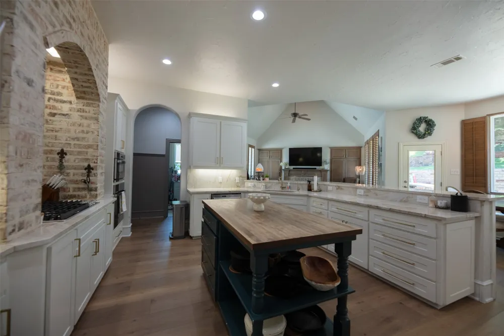 805 Lake Breeze Drive Highland Village, TX 75077