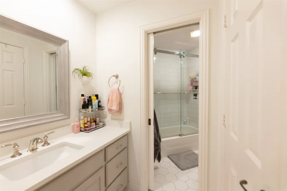 805 Lake Breeze Drive Highland Village, TX 75077