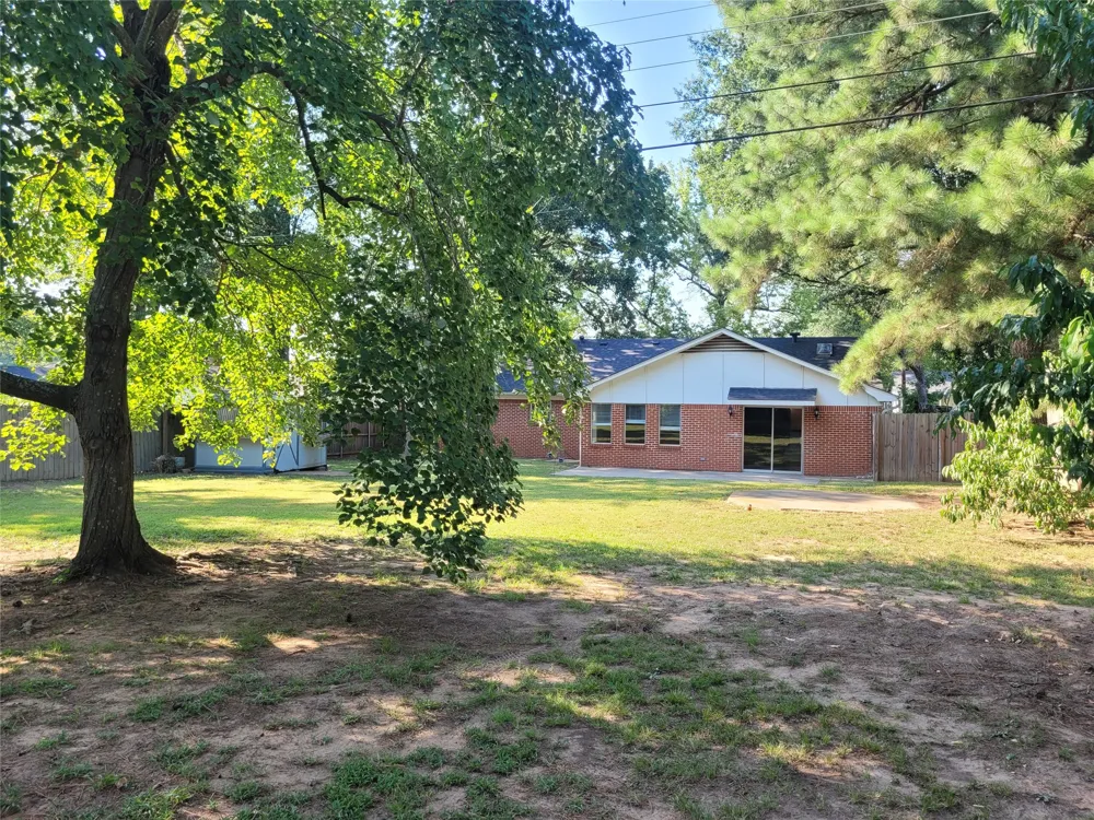 2840 HUBBARD Paris, TX 75460