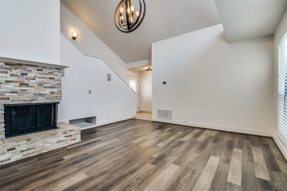 17018 Planters Row Addison, TX 75001