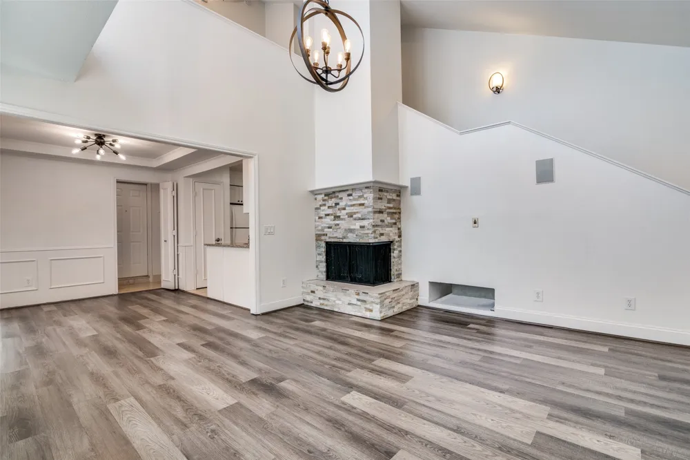 17018 Planters Row Addison, TX 75001