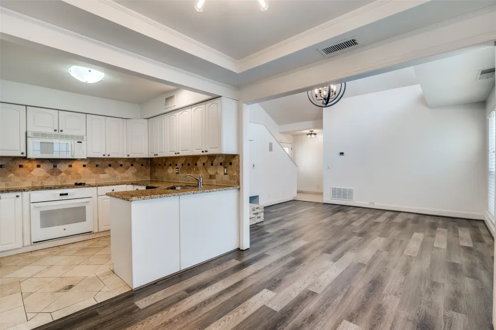 17018 Planters Row Addison, TX 75001