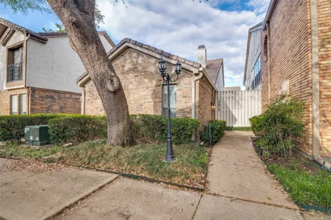 17018 Planters Row