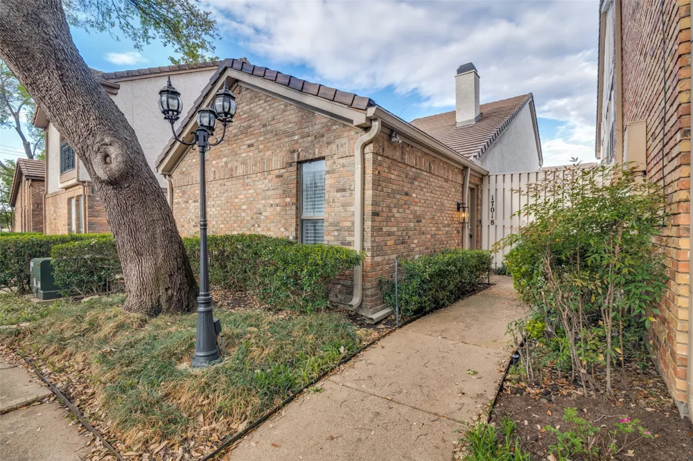 17018 Planters Row Addison, TX 75001