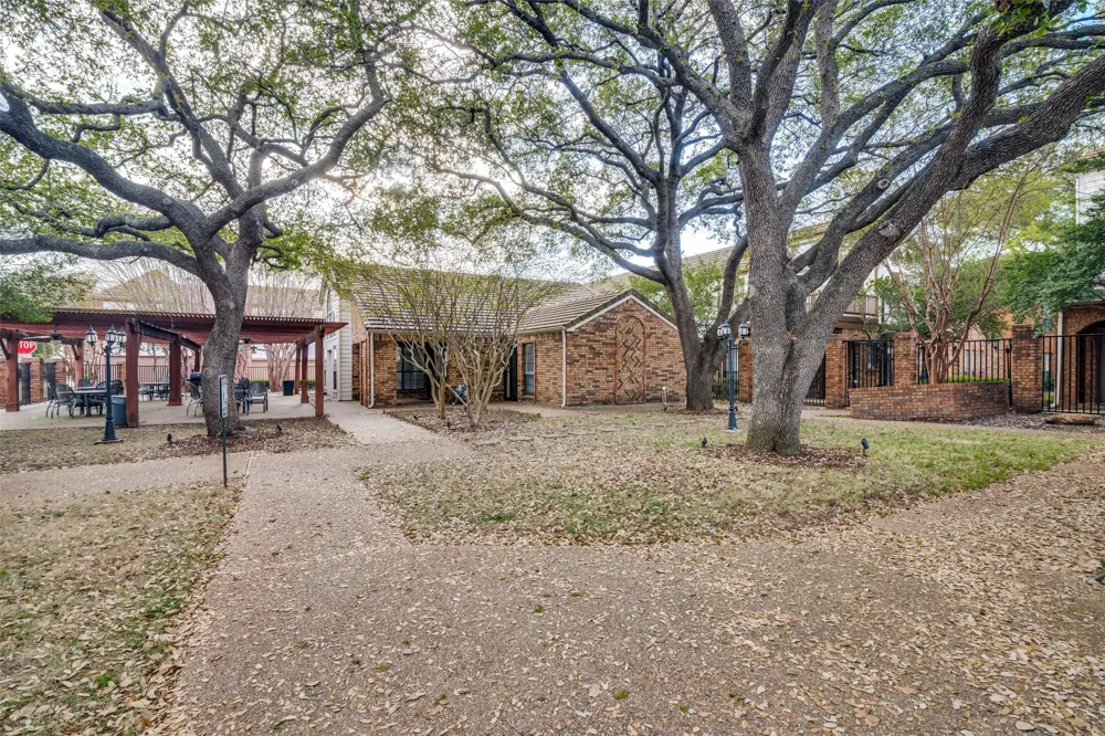 17018 Planters Row Addison, TX 75001