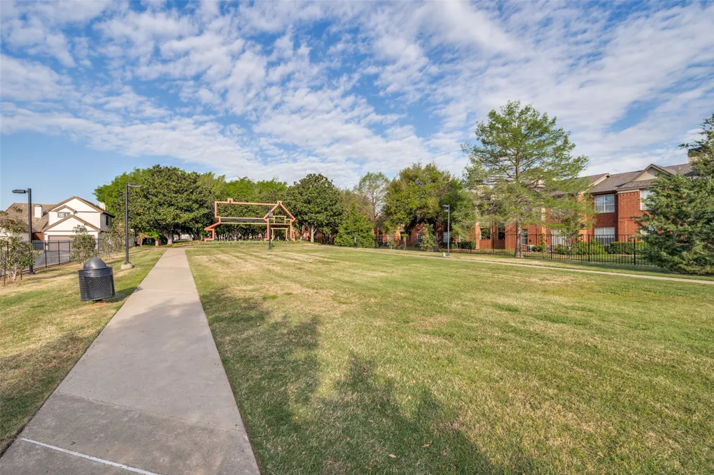 17018 Planters Row Addison, TX 75001