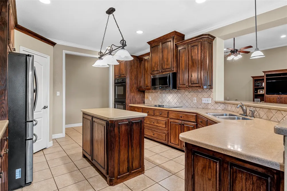 2765 Pleasant Run Road McGregor, TX 76657