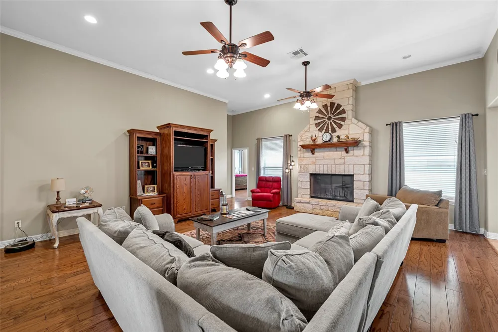 2765 Pleasant Run Road McGregor, TX 76657