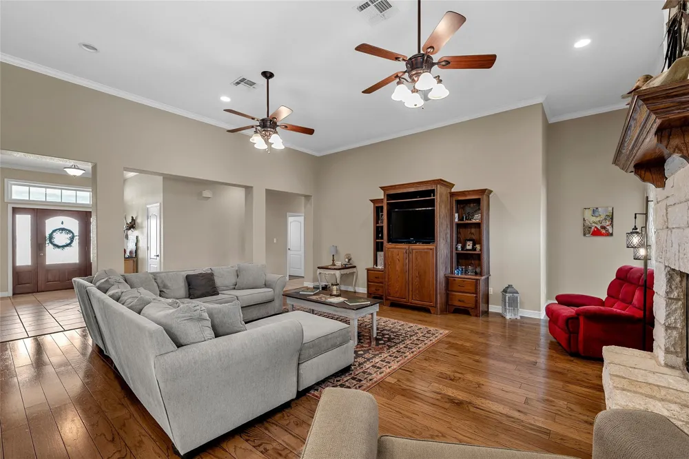 2765 Pleasant Run Road McGregor, TX 76657