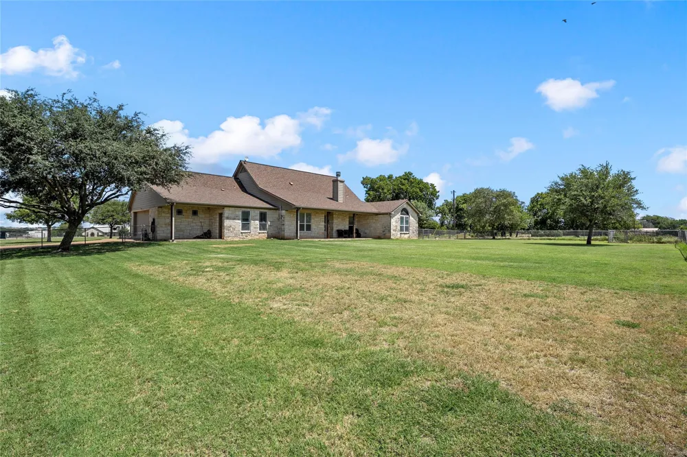 2765 Pleasant Run Road McGregor, TX 76657