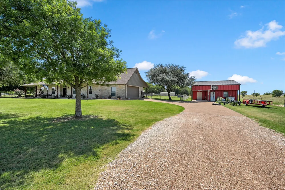 2765 Pleasant Run Road McGregor, TX 76657
