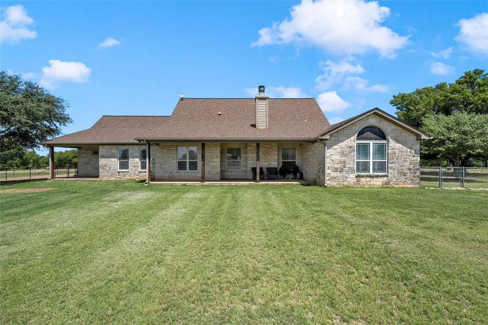 2765 Pleasant Run Road McGregor, TX 76657