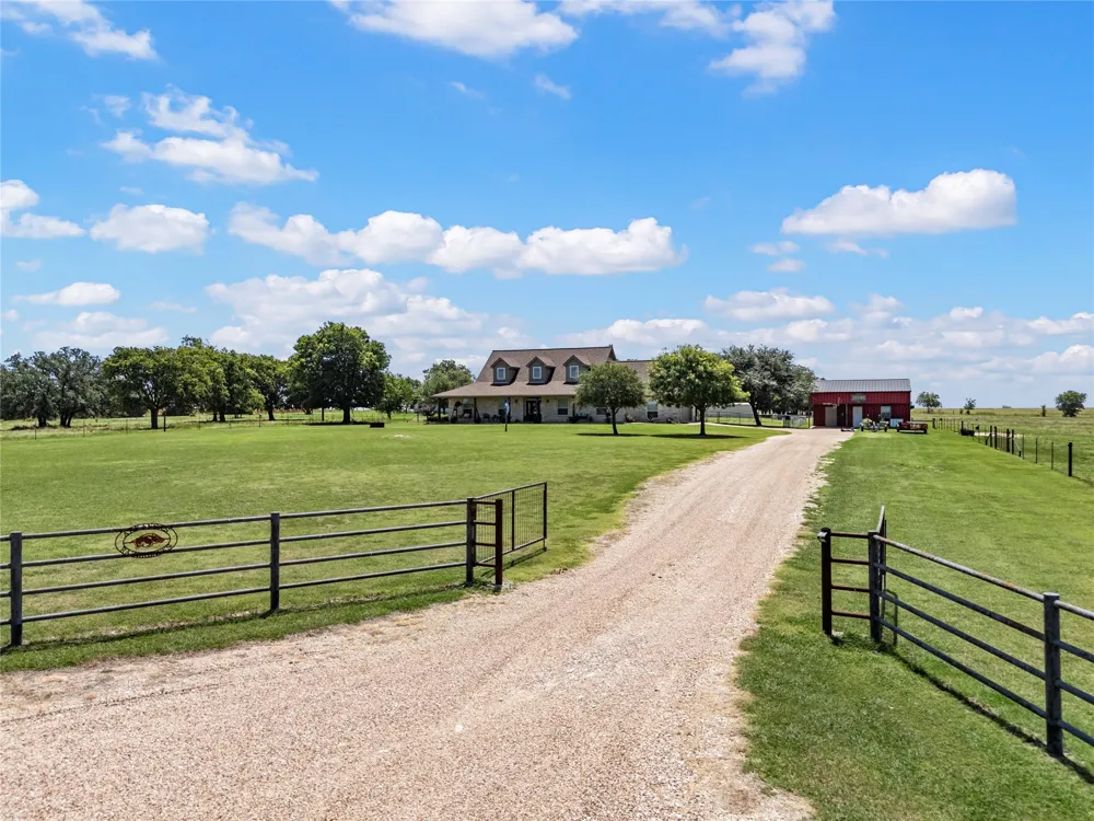 2765 Pleasant Run Road McGregor, TX 76657