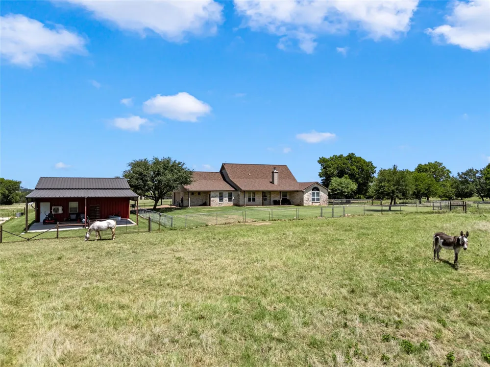 2765 Pleasant Run Road McGregor, TX 76657