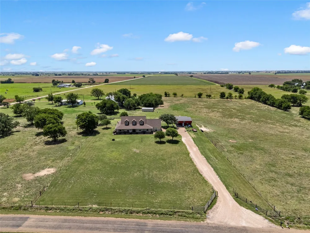 2765 Pleasant Run Road McGregor, TX 76657