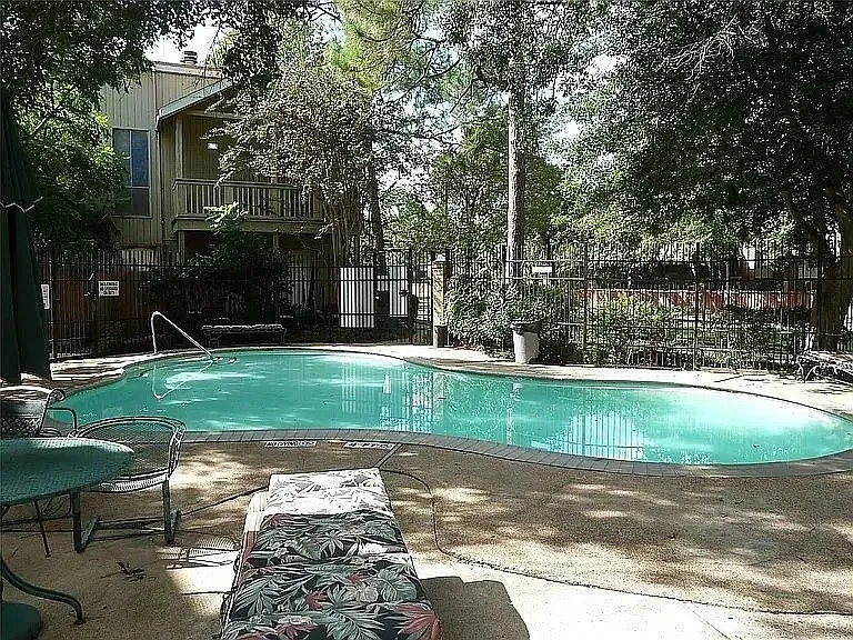 2100 Tanglewilde #167 Houston, TX 77063