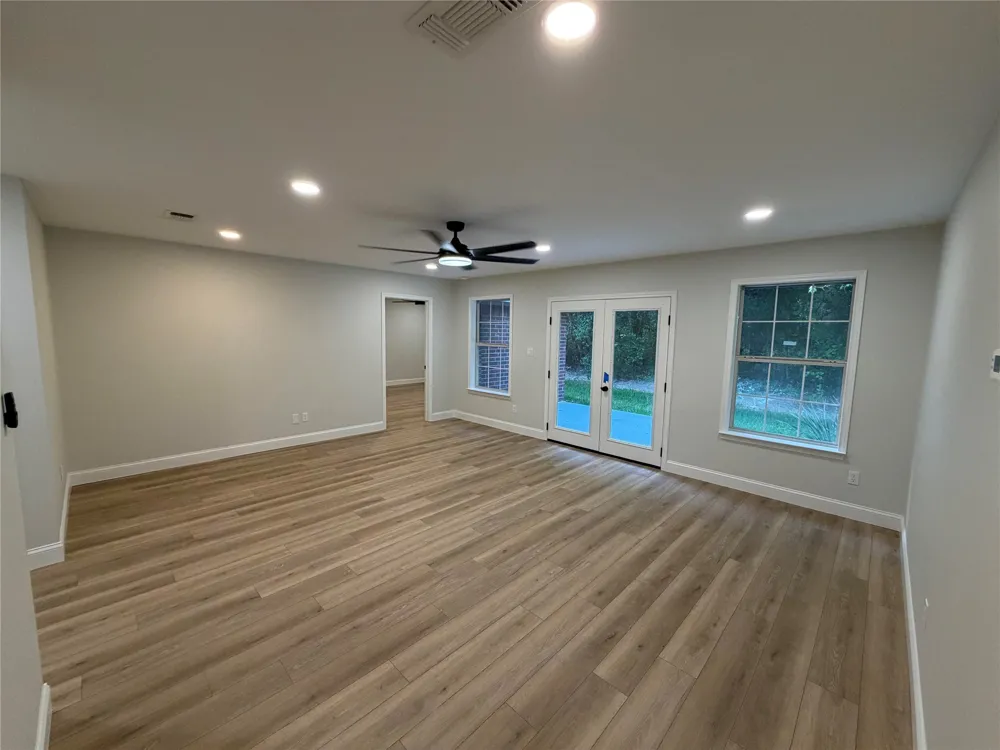 105 E Foggle Street Athens, TX 75751