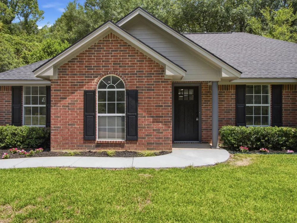 105 E Foggle Street Athens, TX 75751