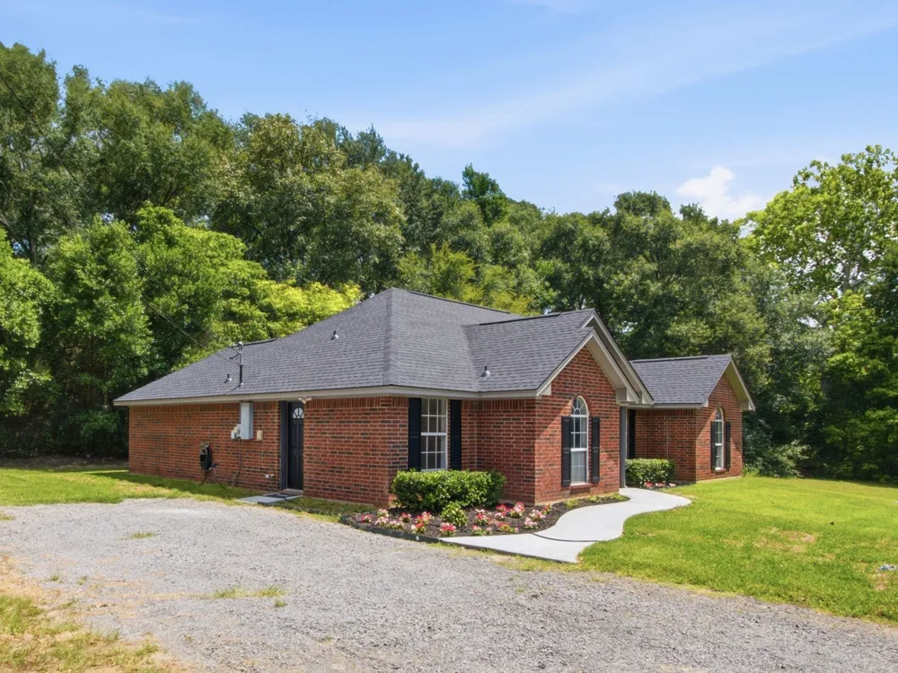 105 E Foggle Street Athens, TX 75751