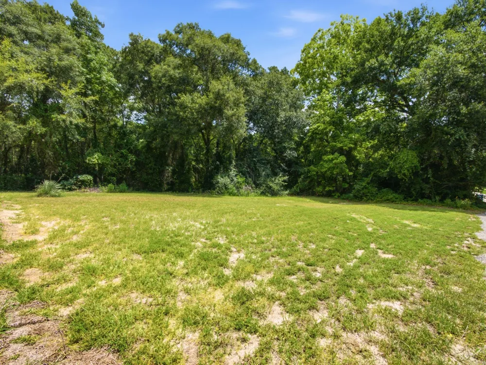 105 E Foggle Street Athens, TX 75751